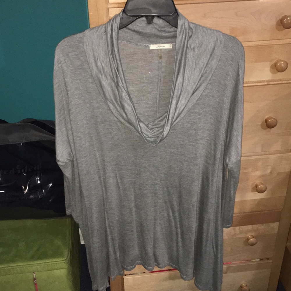 Grey top